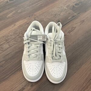 Women’s nike dunk low top shoes
